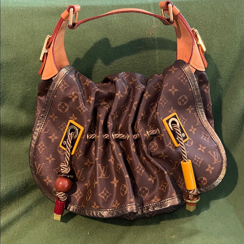Authentic Rare Vintage Louis Vuitton Monogram Madonna Kalahari GM Shoulder Bag